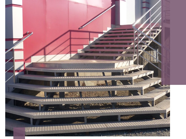 Лестницы для магазина в Печоре — изготовление и монтаж