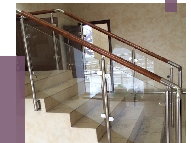 Комбинированные перила из металла и дерева в Печоре