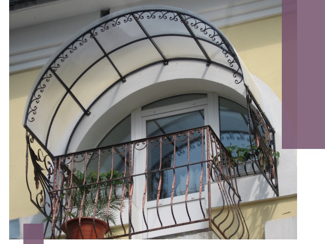 Козырьки над балконом в Печоре — изготовление и монтаж