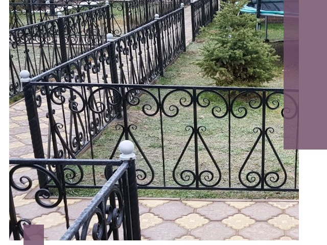 Кованые газонные ограждения под ключ в Печоре